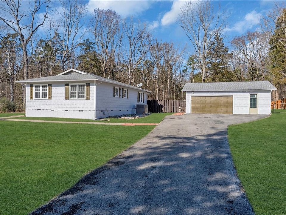 1st image of 104 Foxland Dr