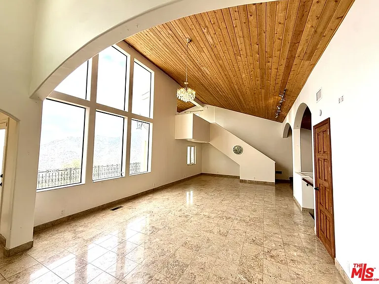 10827 Pacific View Dr — Photo 13