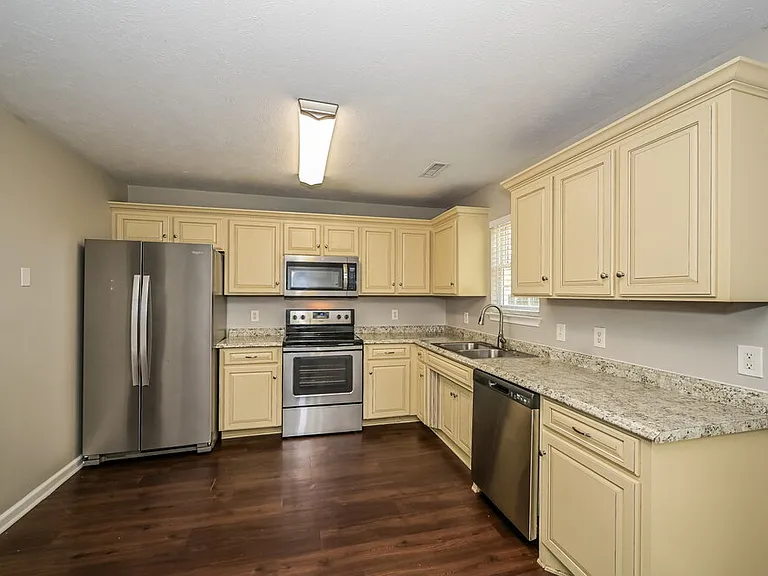 222 Hermitage Dr — Photo 7