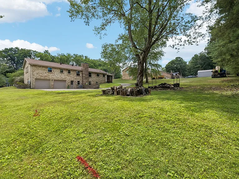 1810 Theresa Dr — Photo 47