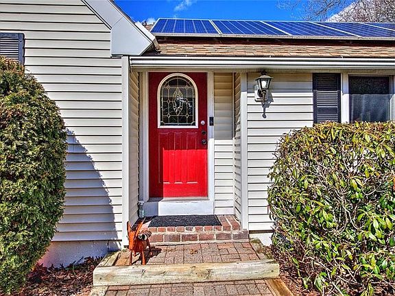 5th image of 121 Jenckes Hill Rd