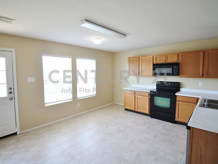 321 Briar Oaks Dr — Photo 6