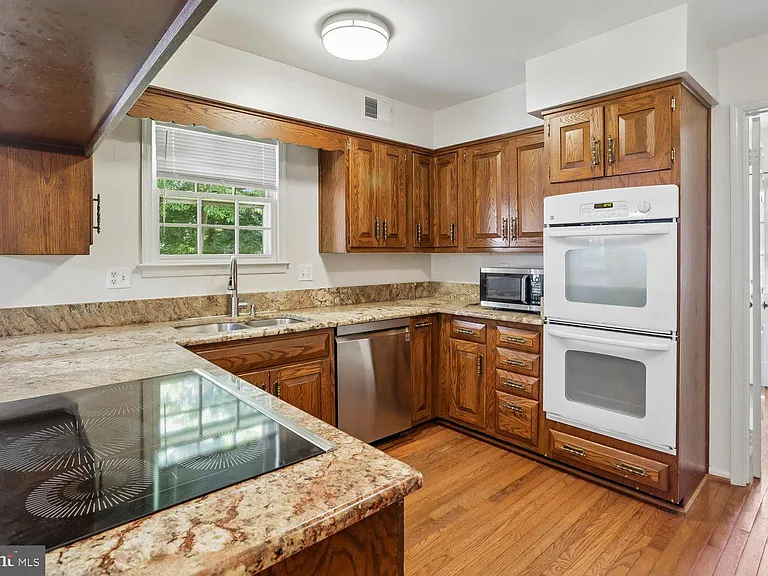 903 Ridge Dr — Photo 16