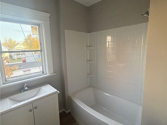 5th image of 2807 E 124th St