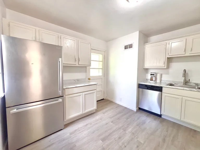 410 N Elizabeth Ave — Photo 17