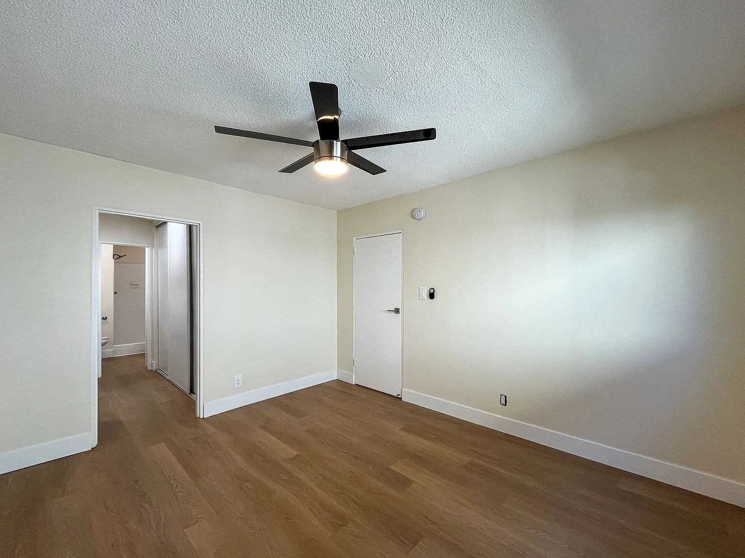 3942 Stevely Ave — Photo 4