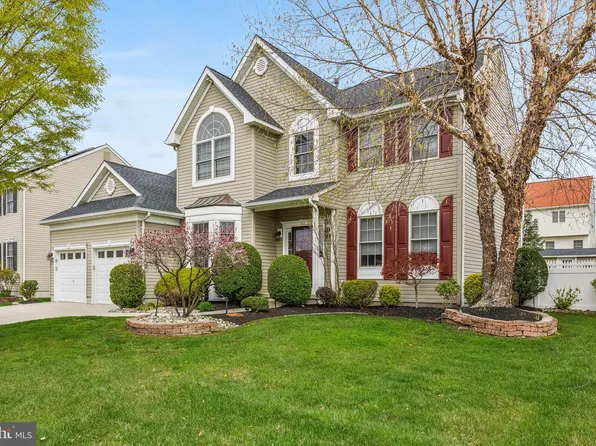 8 Dahlia Rd, Sewell, NJ 08080