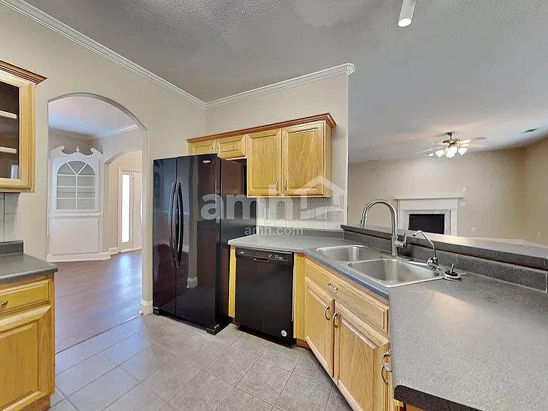 712 Gatwick Ct — Photo 3