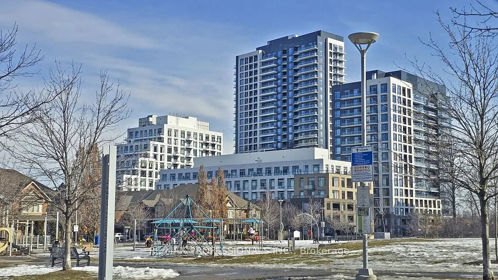 Building Photo - 7950 Bathurst St #B2304