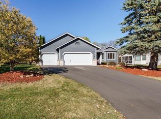 950 Lake Susan Dr, Chanhassen, MN 55317