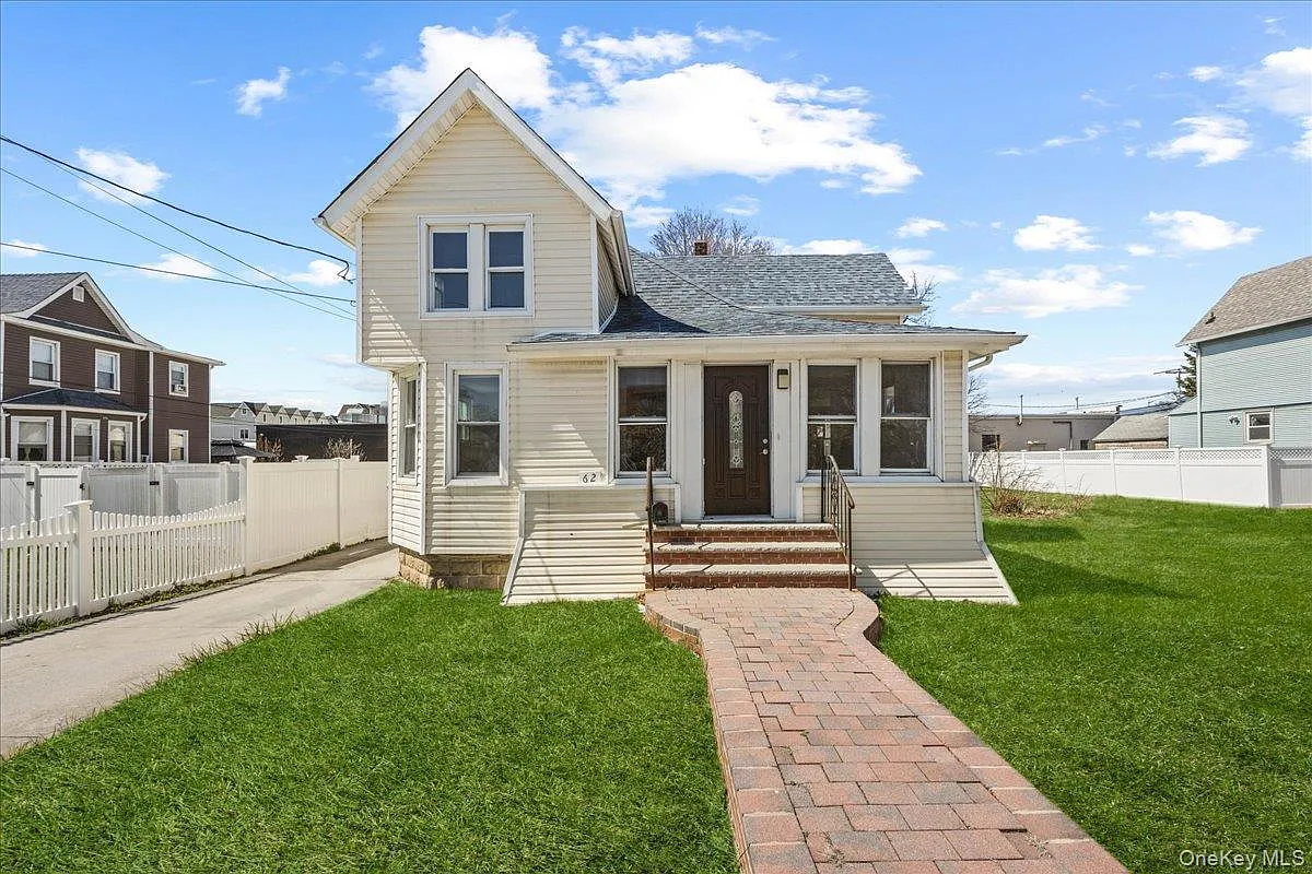 62 Westend Avenue photo 1