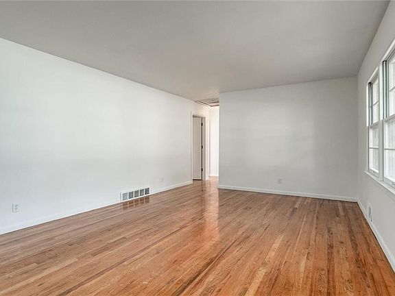 5th image of 10119 Tracy Ave