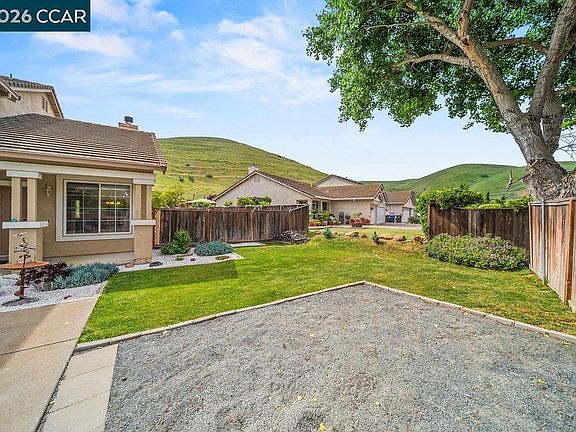 3rd image of 1065 Dawnview Ct