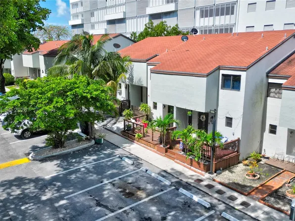 1901 NW South River Dr APT 12B, Miami, FL 33125