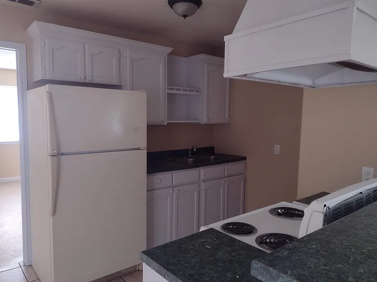 3001 Daffodil Ave #7 — Photo 3