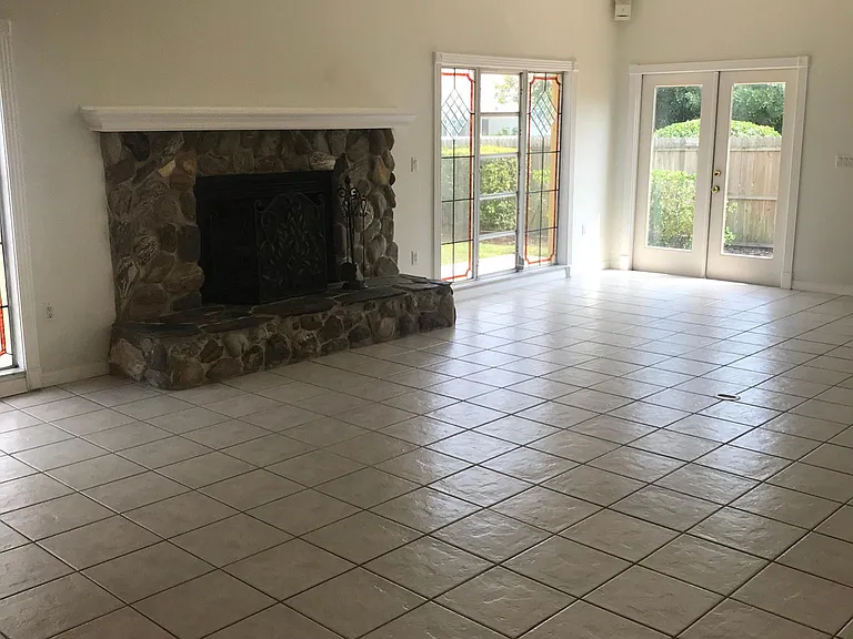 Greatroom with working fireplace