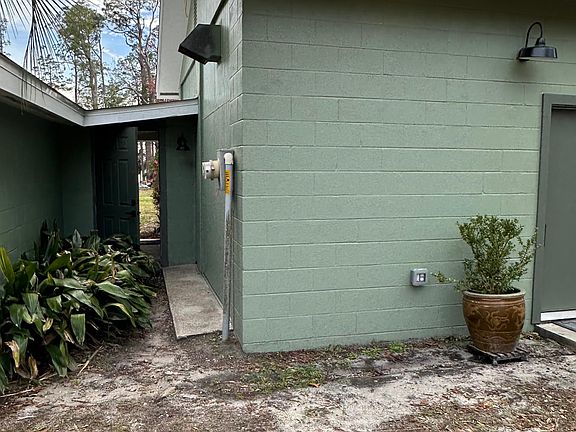 Looking through walkway towards the Bay...