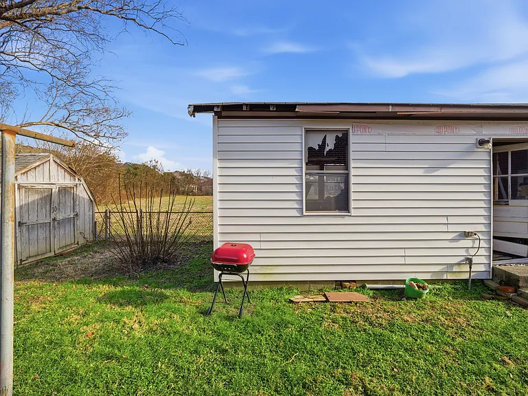 1210 Pansy St — Photo 35