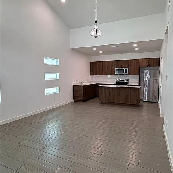 546 North Ave #B — Photo 2