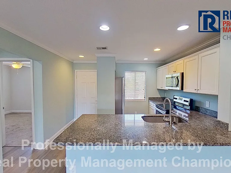 3728 Saint Johns Ct #B — Photo 5