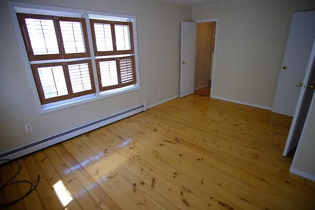 3 bed, 1.5 bath, 1300 sqft, $3,800 — Photo 3