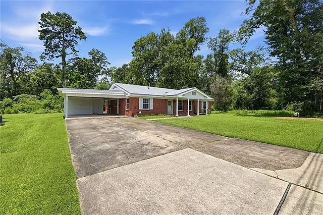 4 bed, 2.5 bath, 2333 sqft, $1,600 — Photo 3