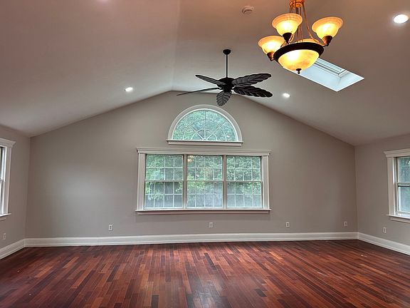 5th image of 10 Linwood St