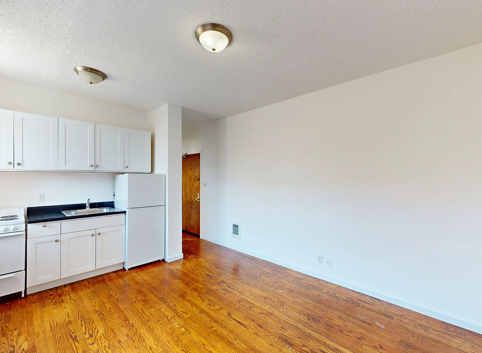 Studio Near Hayes Valley | Shared Laundry | Pet Friendly — Photo 2