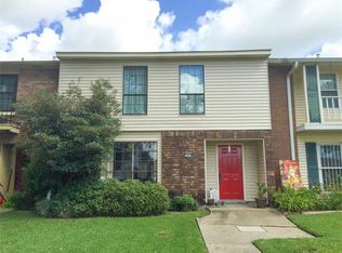 2419 Park Place Dr, Gretna, LA 70056