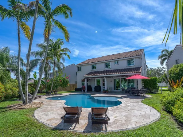 1055 Cedar Falls Dr, Fort Lauderdale, FL 33327