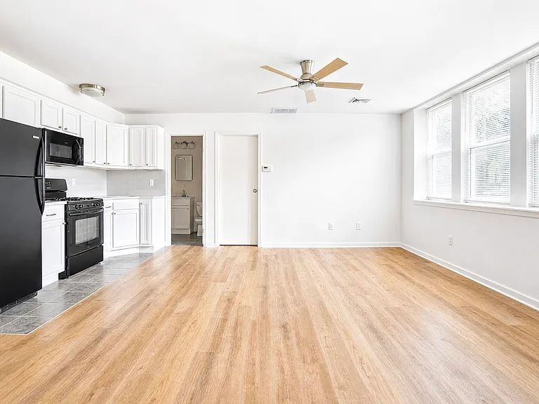 47th Street Apartments — Photo 1