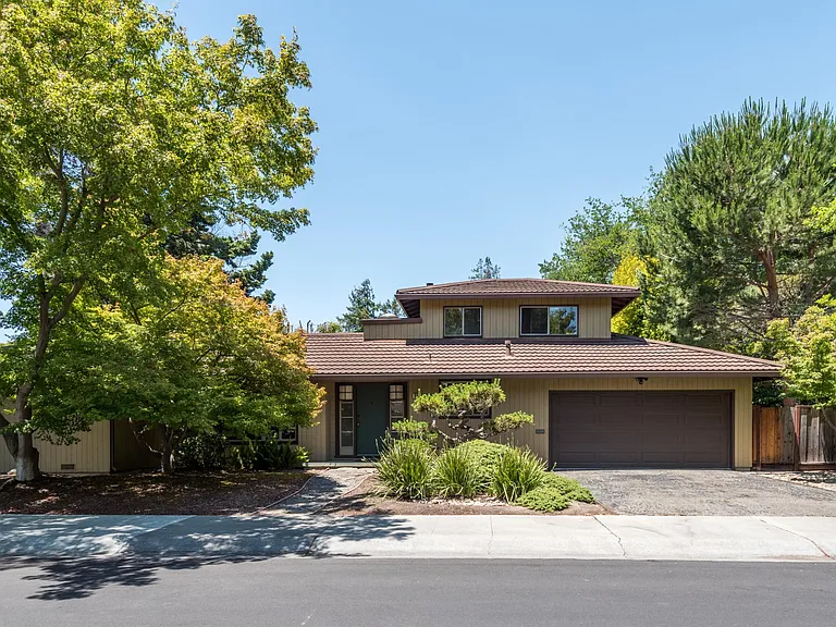 851 Seale Ave — Photo 1