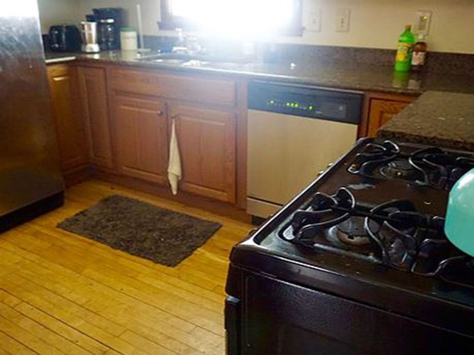 2nd image of 1030 19th Ave SE
