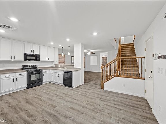 5th image of 728 Jewel Tower St