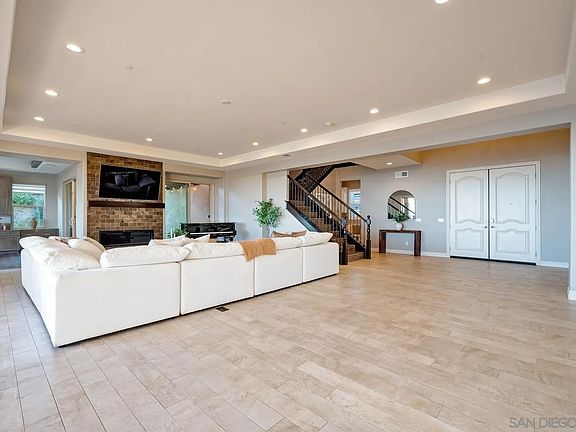 4th image of 518 Ledge St