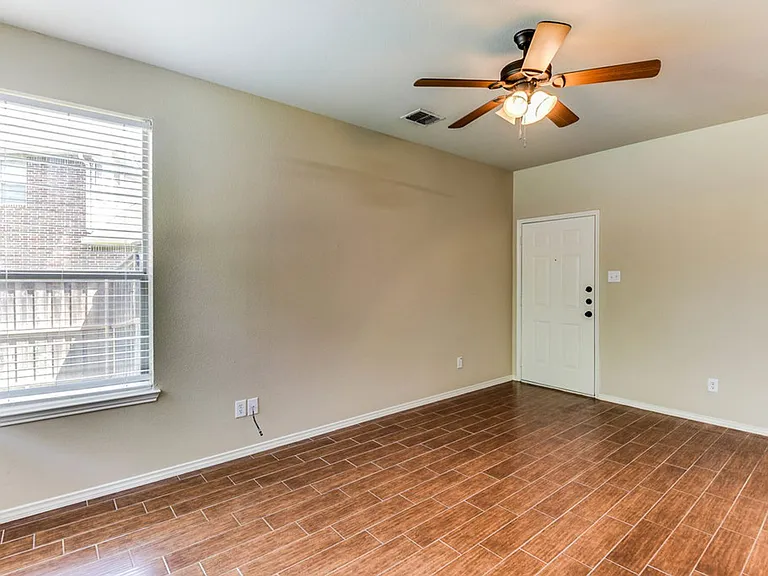 1443 Ravenwood Dr — Photo 9
