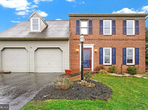 18 Teakwood Cir, Elizabethtown, PA 17022