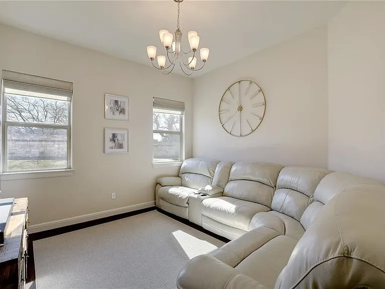 209 Wynnpage Dr — Photo 6