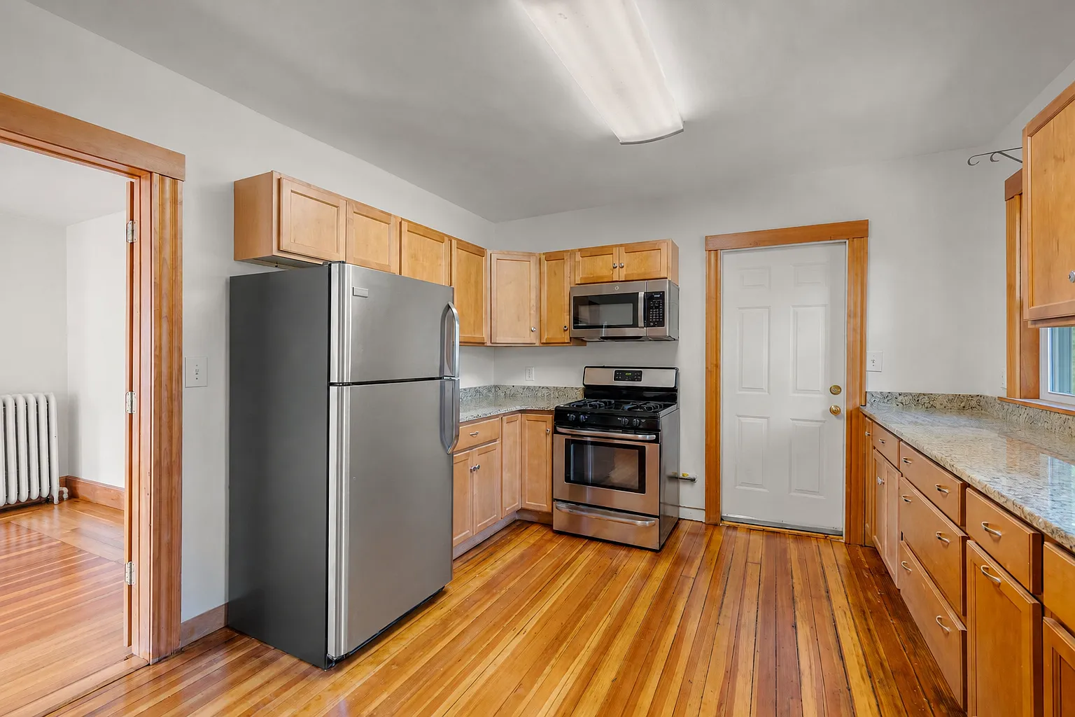 3 bed, 1.0 bath, 1100 sqft, $3,600 — Photo 1