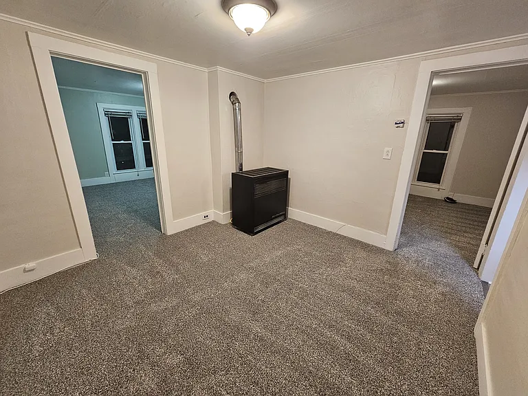 403 S Main St #UPPER — Photo 5