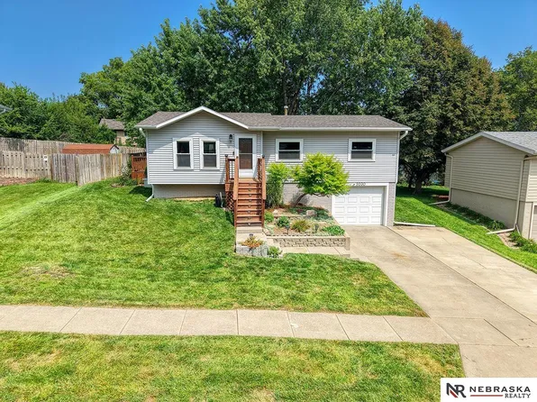 5030 W Thatcher Ln, Lincoln, NE 68528