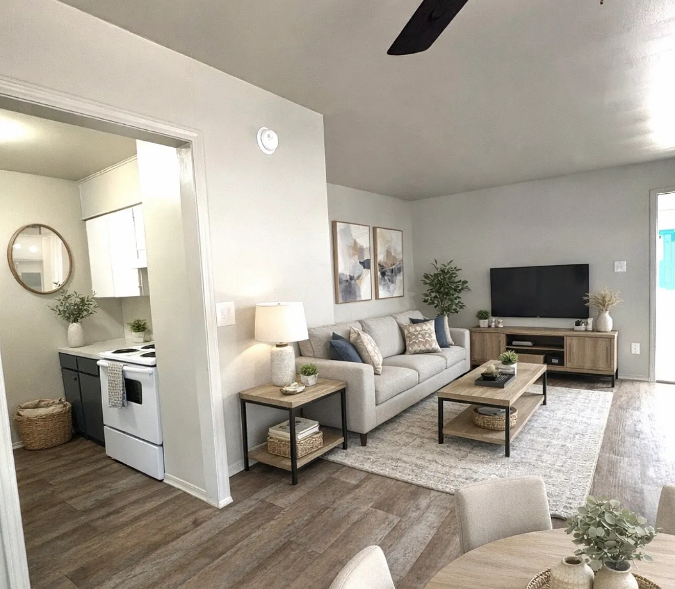 Hideaway Cove Apartments — Photo 1