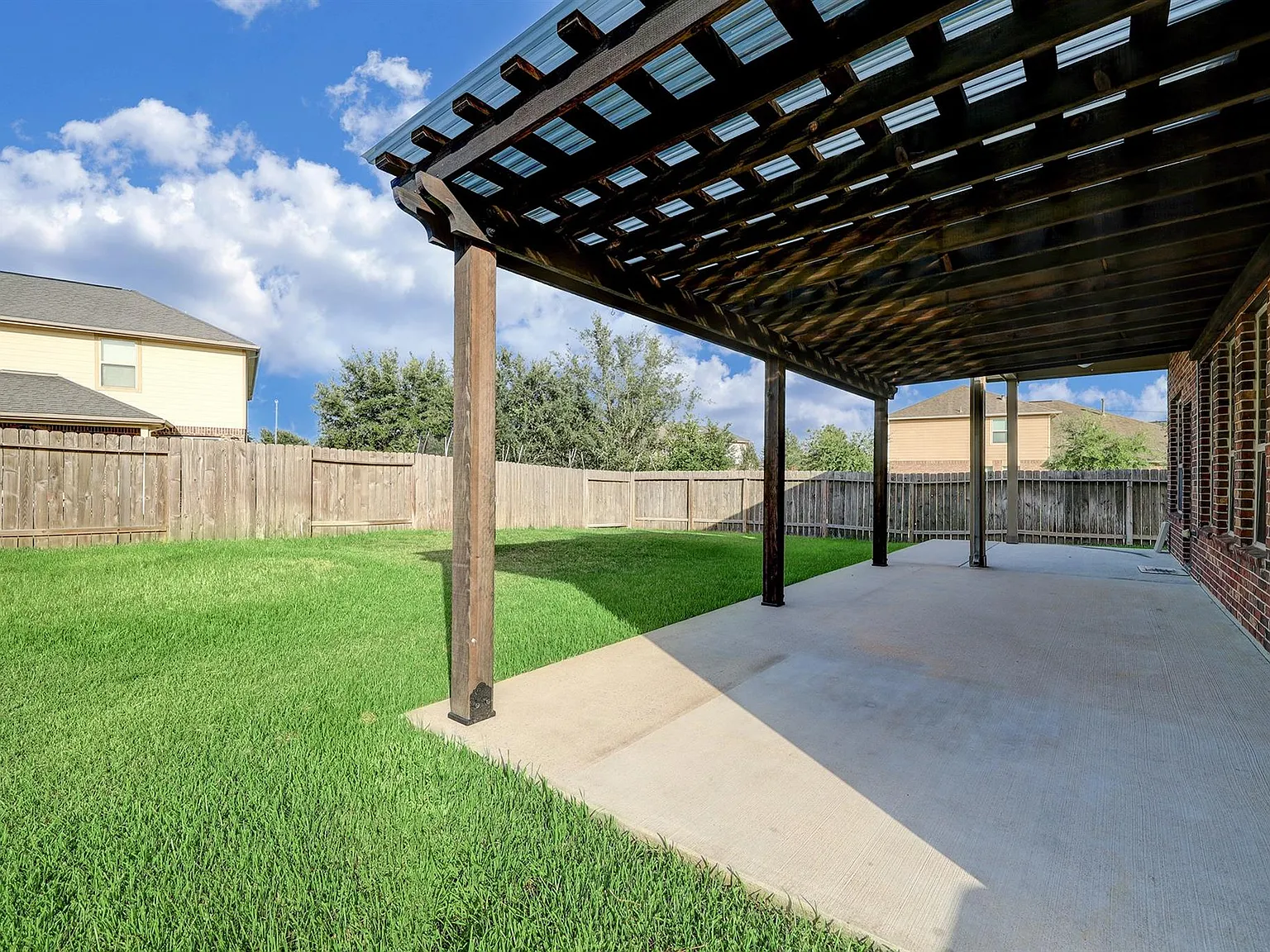 4 bed, 2.5 bath, 2420 sqft, $2,850 — Photo 2