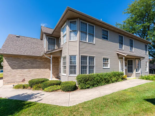 161 McLaren Dr N, Sycamore, IL 60178