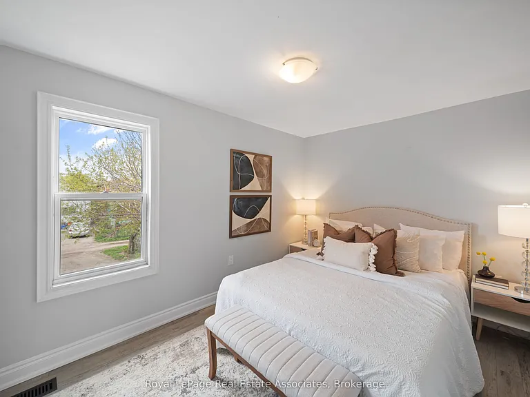 305 Weir St N #UPPER — Photo 12