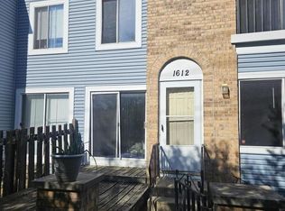 1612 Islandview Ct, Hoffman Estates, IL 60169