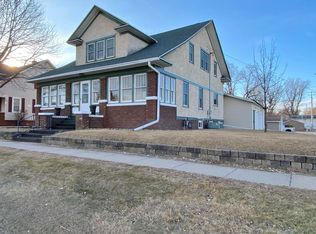 414 Plymouth St SE, Le Mars, IA 51031