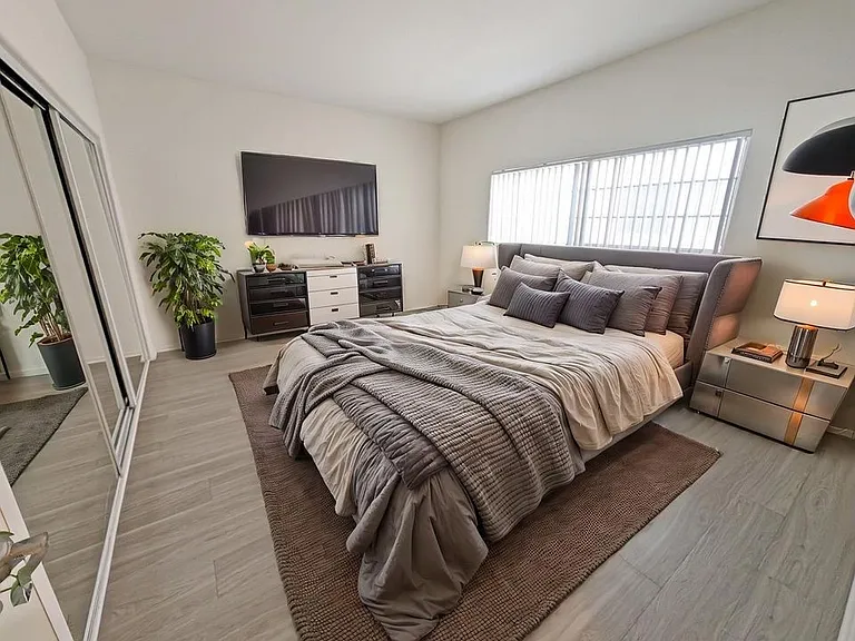 922 N Croft Ave #101 — Photo 6