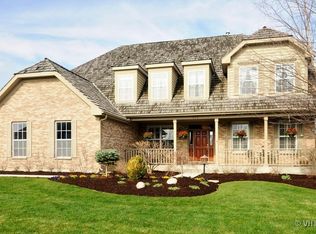 117 Bridle Path Ln, Fox River Grove, IL 60021