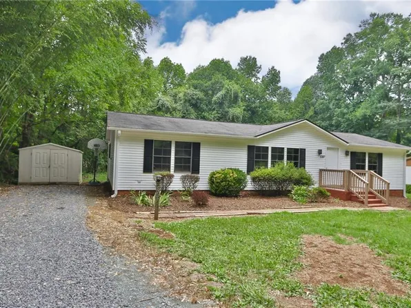5747 Tomahawk Rd, Winston Salem, NC 27106
